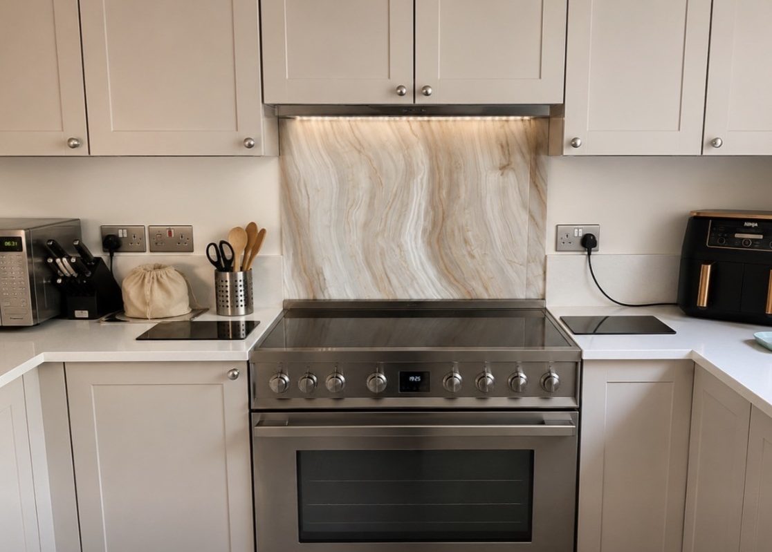 Marble-effect glass splashback behind a range cooker
